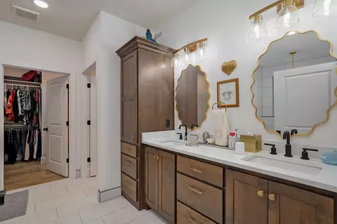 Bath - 1734 N Marlowe Ave, Springfield, MO 65802 photo 2 of 6