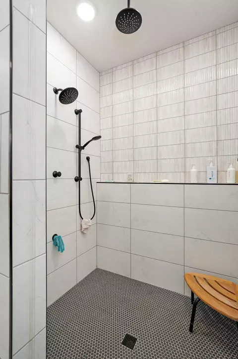 Bath - 1734 N Marlowe Ave, Springfield, MO 65802 photo 3 of 6