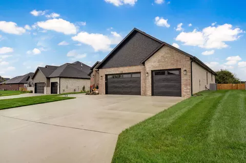 Exterior - 1734 N Marlowe Ave, Springfield, MO 65802 photo 7 of 15