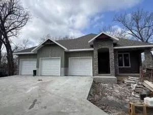 1907 N Lake Ln, Nixa, MO 65714