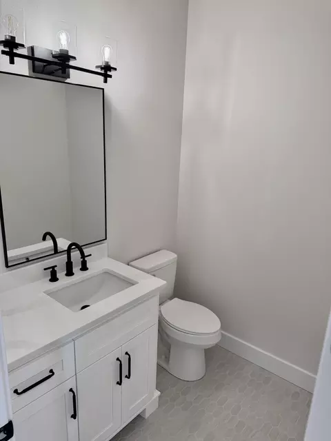 Bath - 5966 S Holland Ave, Springfield, MO 65810 photo 7 of 8