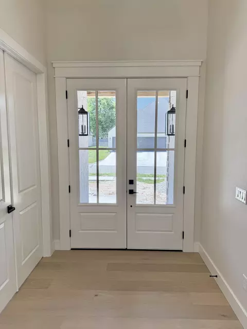 Entry Way - 5966 S Holland Ave, Springfield, MO 65810 photo 2 of 9