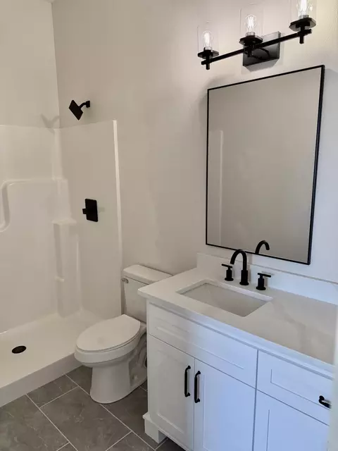 Bath - 5966 S Holland Ave, Springfield, MO 65810 photo 5 of 8
