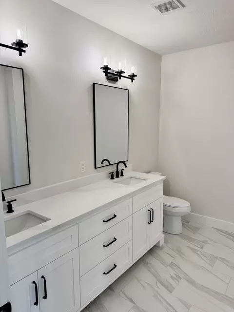 Bath - 5966 S Holland Ave, Springfield, MO 65810 photo 6 of 8