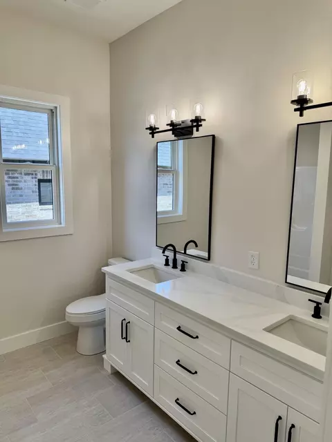Bath - 5966 S Holland Ave, Springfield, MO 65810 photo 8 of 8