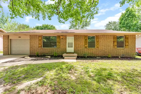 206 E Scott Wayne Dr, Nixa, MO 65714
