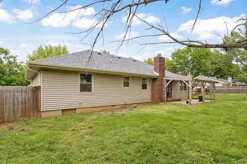 Exterior - 720 E Rosebrier St, Springfield, MO 65807 photo 5 of 7