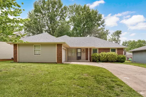 Exterior - 720 E Rosebrier St, Springfield, MO 65807 photo 2 of 7