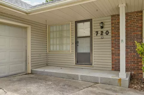 Exterior - 720 E Rosebrier St, Springfield, MO 65807 photo 3 of 7