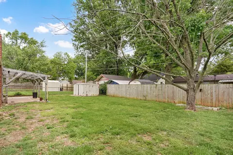 Exterior - 720 E Rosebrier St, Springfield, MO 65807 photo 4 of 7