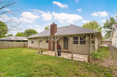 Exterior - 720 E Rosebrier St, Springfield, MO 65807 photo 6 of 7