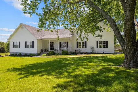 4322 S 94th Rd, Bolivar, MO 65613