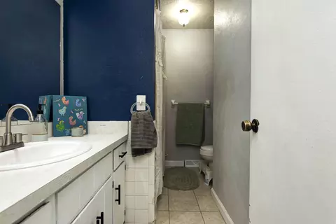 Bath - 3636 S Walnut Hill Dr, Springfield, MO 65807 photo 1 of 3