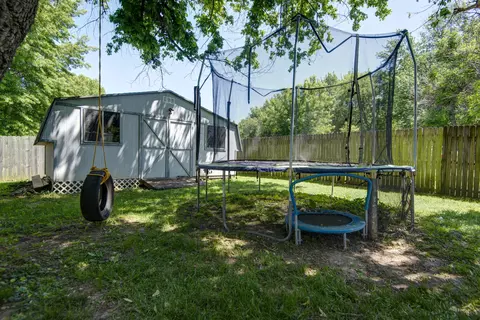 Exterior - 3636 S Walnut Hill Dr, Springfield, MO 65807 photo 4 of 7