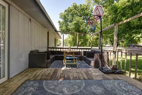 Exterior - 3636 S Walnut Hill Dr, Springfield, MO 65807 photo 3 of 7