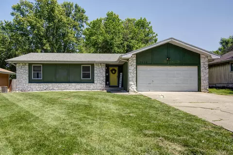 3636 S Walnut Hill Dr, Springfield, MO 65807