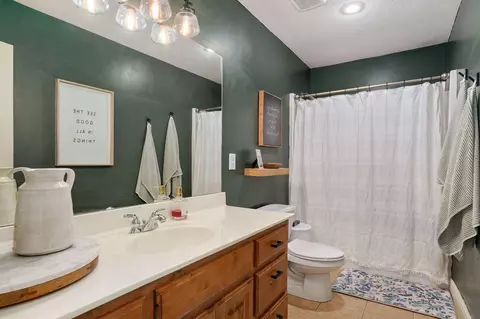 Bath - 5120 E Sugarwood St, Springfield, MO 65809 photo 5 of 6