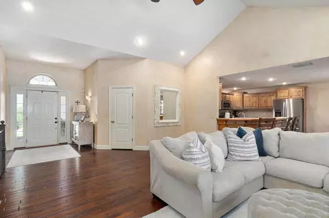 Entry Way - 5120 E Sugarwood St, Springfield, MO 65809 photo 3 of 5