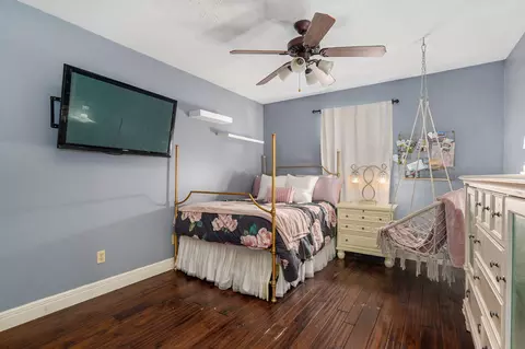 Bedroom - 5120 E Sugarwood St, Springfield, MO 65809 photo 2 of 5