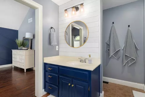 Bath - 5120 E Sugarwood St, Springfield, MO 65809 photo 3 of 6