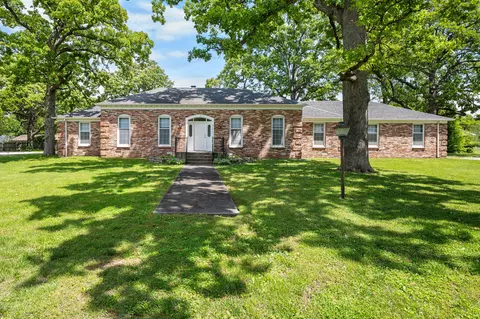 714 N Claud Ave, Bolivar, MO 65613