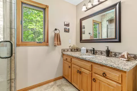 Bath - 379 Turkey Tree Rd, Galena, MO 65656 photo 4 of 5