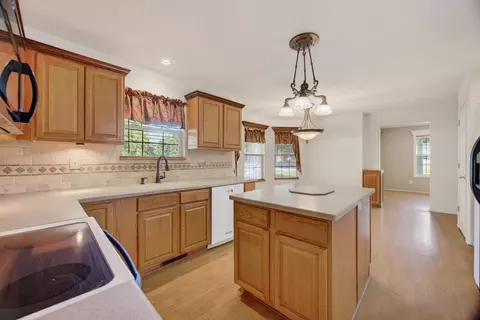 Kitchen - 928 Julian St, Marshfield, MO 65706 photo 6 of 6