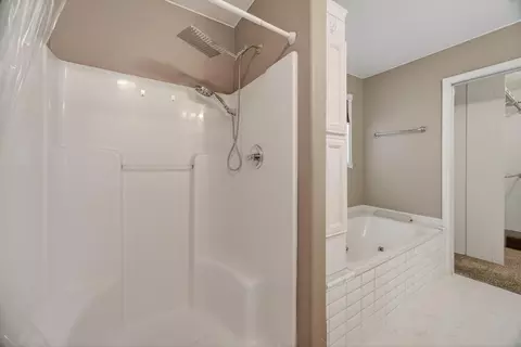 Bath - 928 Julian St, Marshfield, MO 65706 photo 4 of 7