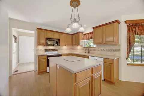 Kitchen - 928 Julian St, Marshfield, MO 65706 photo 2 of 6