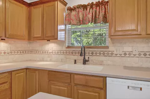 Kitchen - 928 Julian St, Marshfield, MO 65706 photo 5 of 6