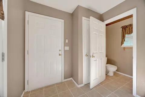 Entry Way - 928 Julian St, Marshfield, MO 65706 photo 5 of 10