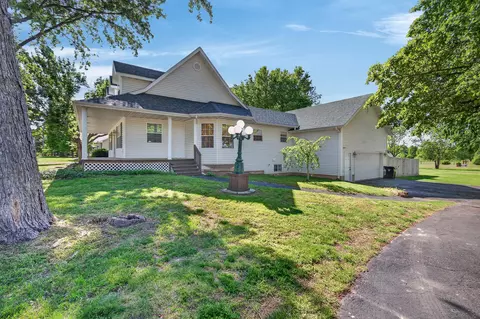 Exterior - 928 Julian St, Marshfield, MO 65706 photo 4 of 21