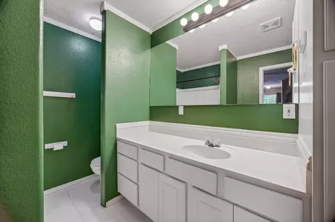 Bath - 928 Julian St, Marshfield, MO 65706 photo 6 of 7