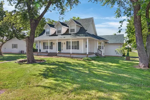 Exterior - 928 Julian St, Marshfield, MO 65706 photo 3 of 21