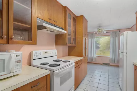 Kitchen - 116 Mcclintic Ave, Forsyth, MO 65653 photo 2 of 2