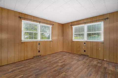 Bedroom - 116 Mcclintic Ave, Forsyth, MO 65653 photo 2 of 4