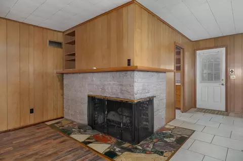 Living - 116 Mcclintic Ave, Forsyth, MO 65653 photo 4 of 6