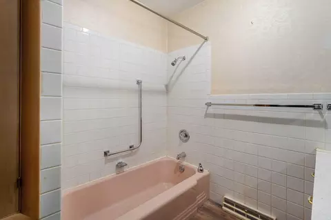 Bath - 116 Mcclintic Ave, Forsyth, MO 65653 photo 2 of 5