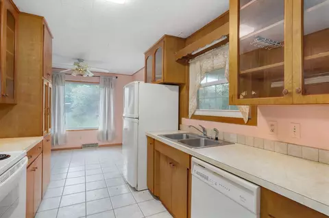 Kitchen - 116 Mcclintic Ave, Forsyth, MO 65653 photo 1 of 2
