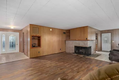 Living - 116 Mcclintic Ave, Forsyth, MO 65653 photo 2 of 6