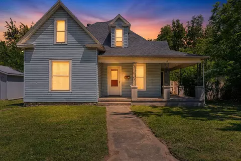 2042 N Boonville Ave, Springfield, MO 65803