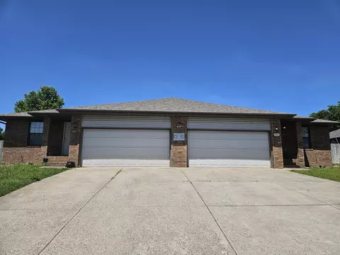 601 W Warren Ave, Ozark, MO 65721 photo 2