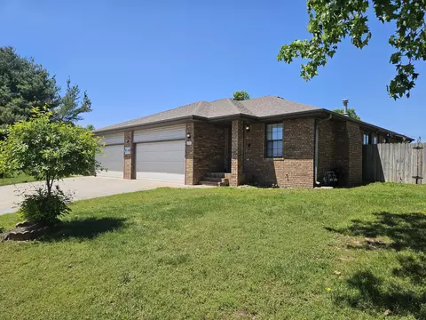 601 W Warren Ave, Ozark, MO 65721