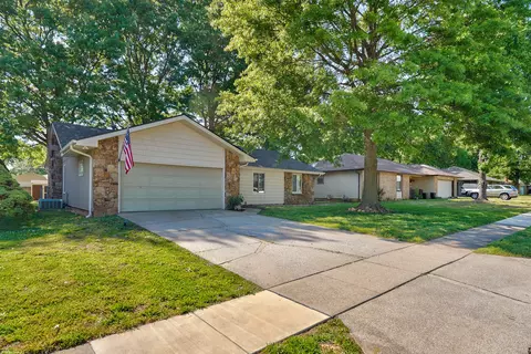 3267 S Benton Ave, Springfield, MO 65807