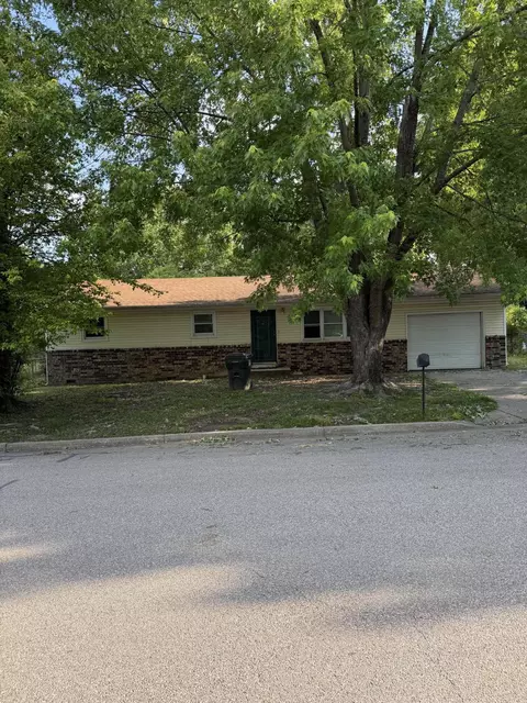 619 W Elm St, Aurora, MO 65605