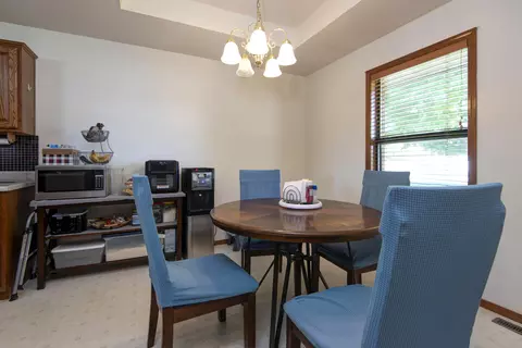 Dining - 3587 W Shawnee Pl, Springfield, MO 65810 photo 2 of 2