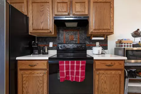 Kitchen - 3587 W Shawnee Pl, Springfield, MO 65810 photo 3 of 3