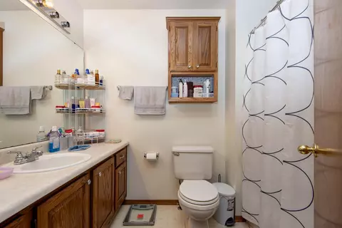 Bath - 3587 W Shawnee Pl, Springfield, MO 65810 photo 1 of 2
