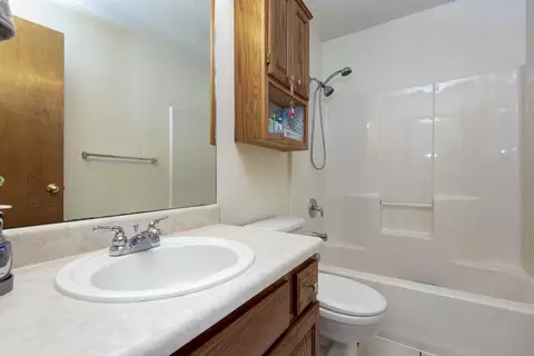 Bath - 3587 W Shawnee Pl, Springfield, MO 65810 photo 2 of 2