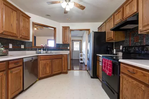 Kitchen - 3587 W Shawnee Pl, Springfield, MO 65810 photo 1 of 3